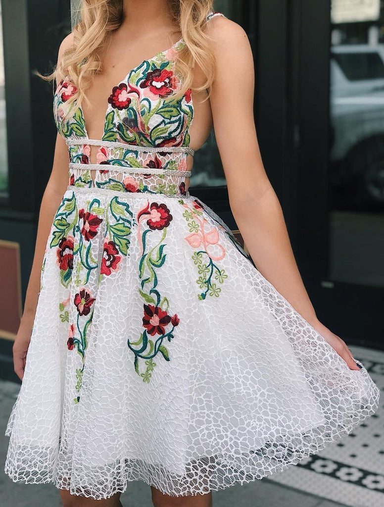 White Lace V Neck Homecoming Dresses with Floral Print Backless Short Prom Dresses
