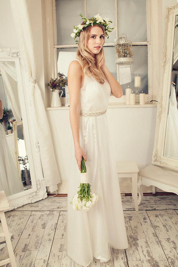 A-Line Ivory Lace Sleeveless V-Neck Vintage V-Back Tulle Floor Length Cheap Wedding Dresses