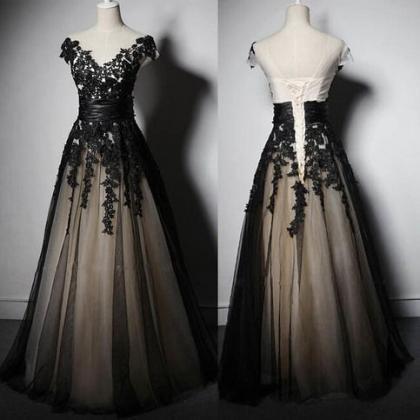Charming Appliques Lace-up Sweetheart Short Sleeve Black Tulle Evening Dresses